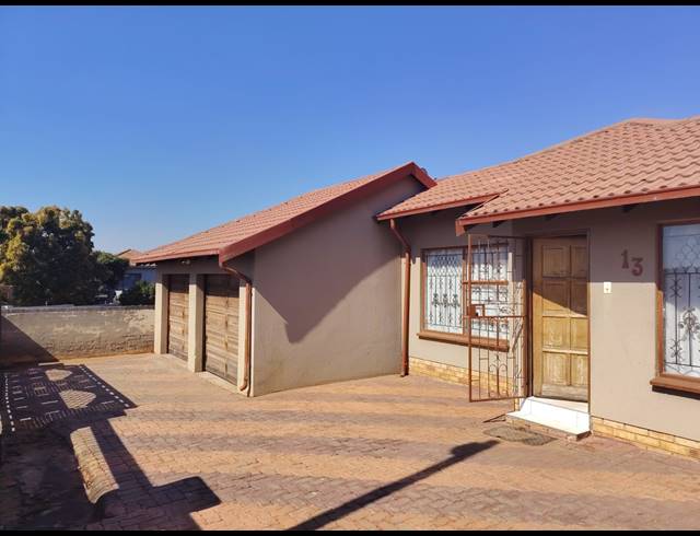 3 BEDROOM HOUSE FOR SALE IN TLHABANE WEST